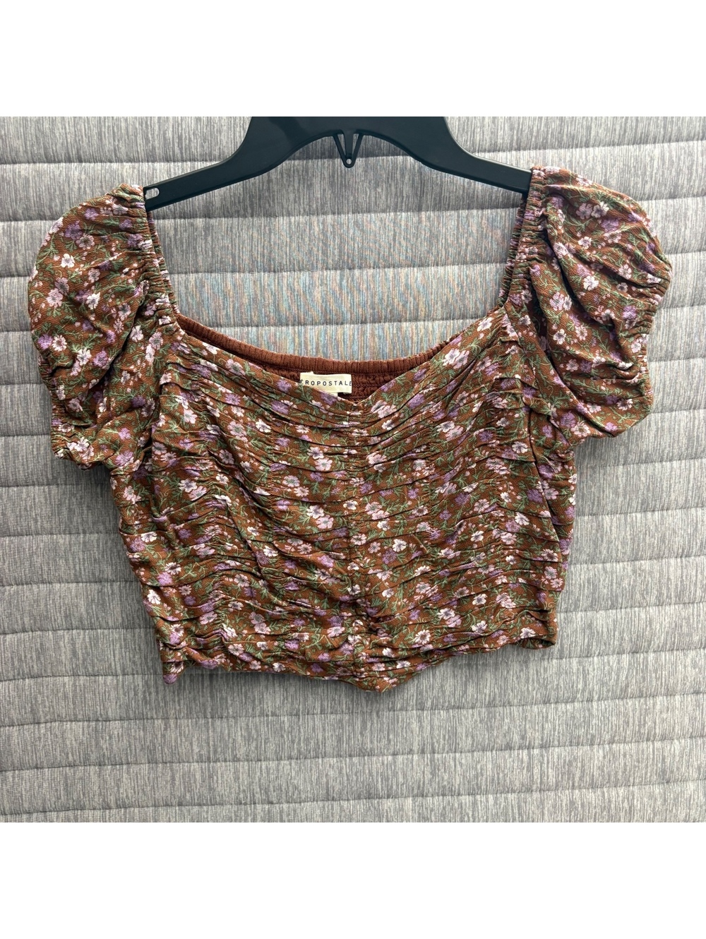 Aeropostale Floral Crop Top Size Small Brown with Purple Flowers Cottage Fairy